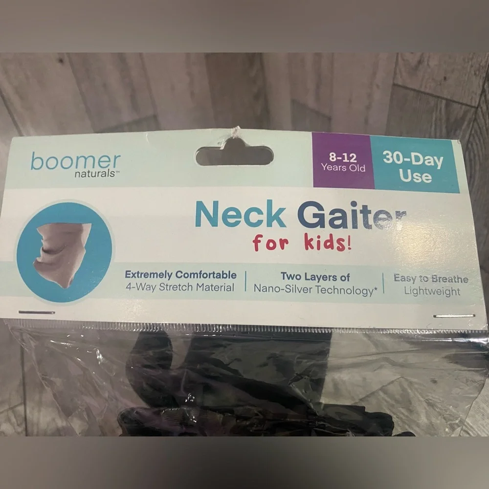 NWT. Neck Gaitor for kids